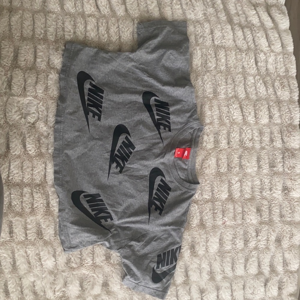 Medium size woman Nike Grey and Black crop top